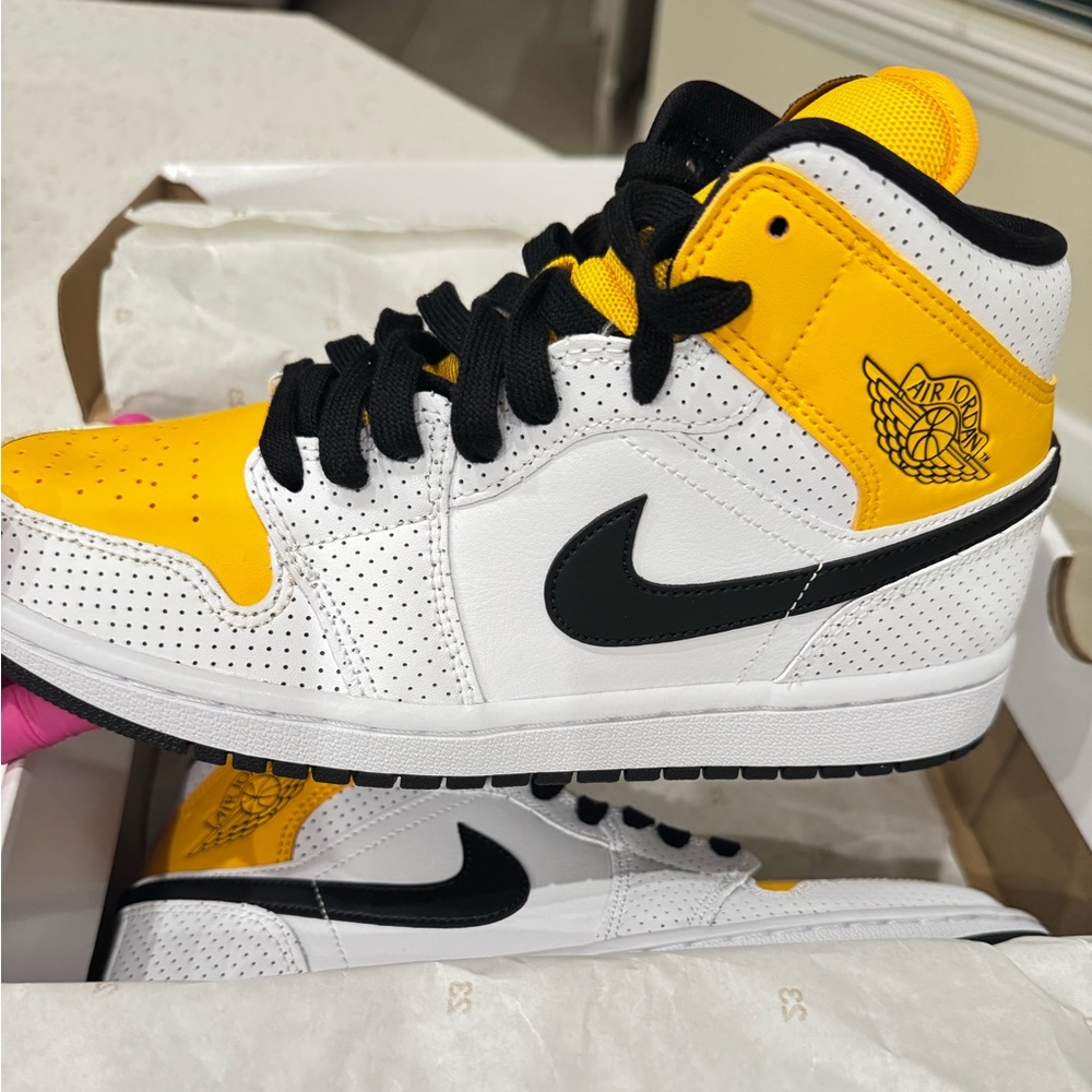 Air Jordan 1 Retro High OG 'Yellow